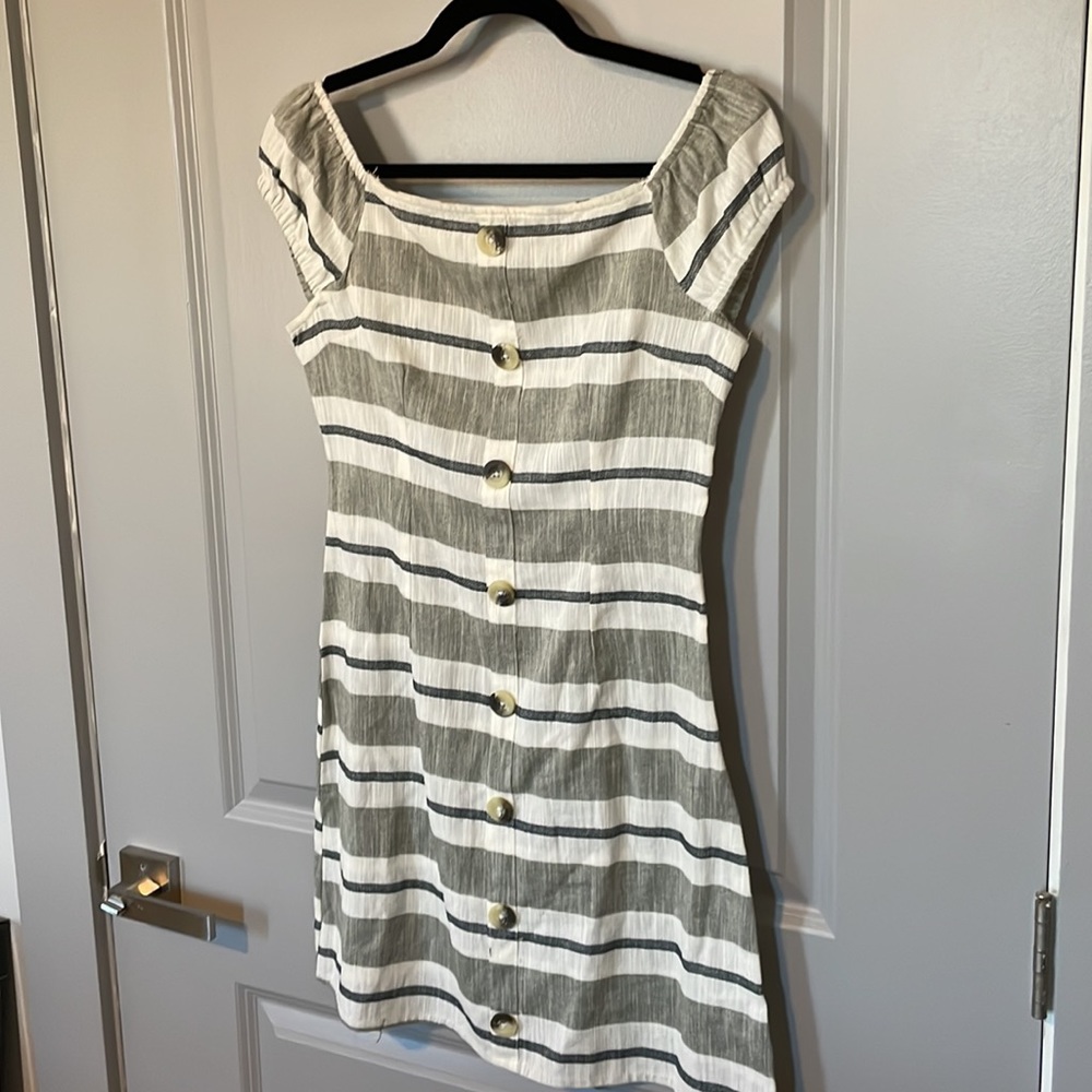 Dress - Picture 3 of 8